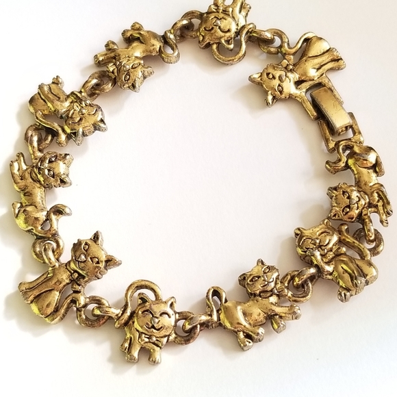 Vintage Jewelry - Relisted -Vintage cat bracelet Gold Tone playful kitty BG